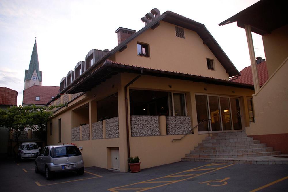 Trebnje Hotel Opara מראה חיצוני תמונה